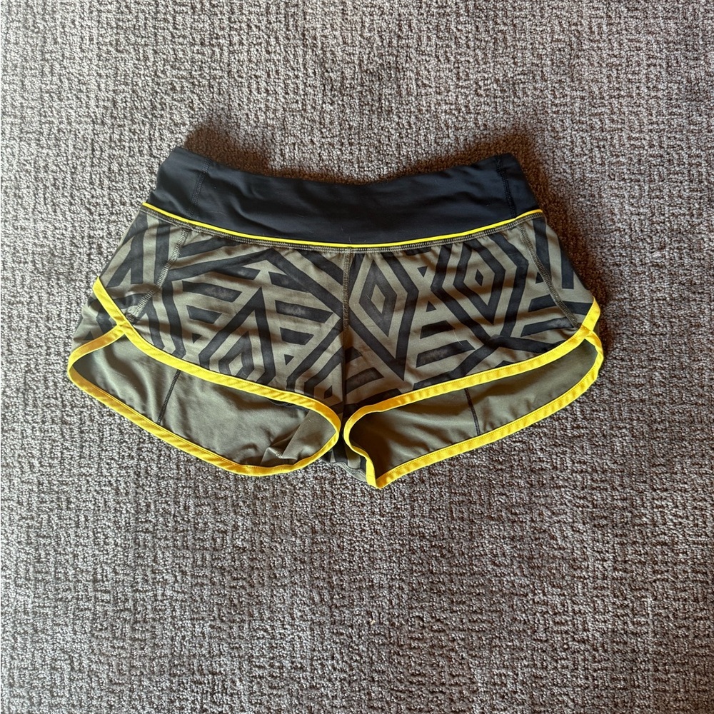 Lululemon Athletica patterned mid rise speed short